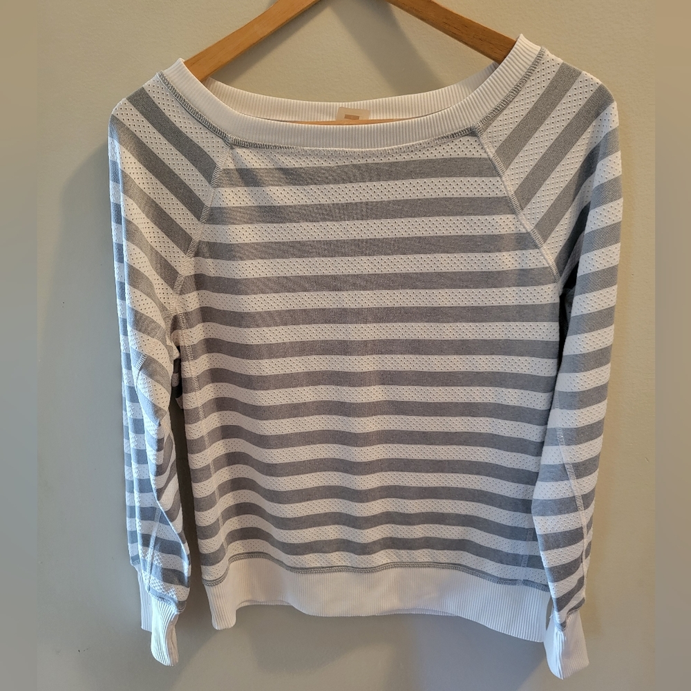 🌹 2/$15. Xersion striped womans top. Size small.